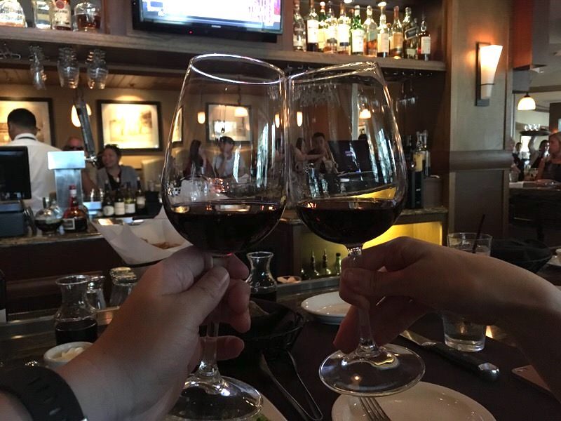 2杯目は8ドルのワインで乾杯！