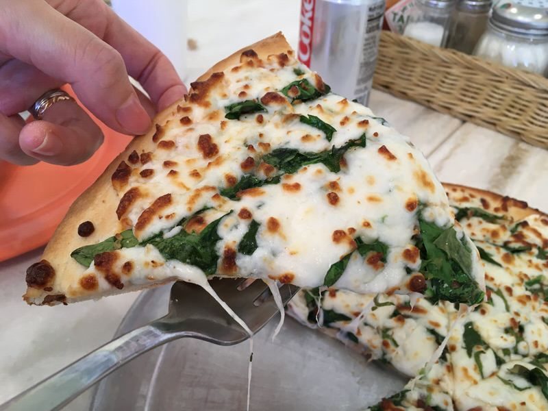 Fresh Spinach & Garlic Pizza 12"Med 15.95ドル