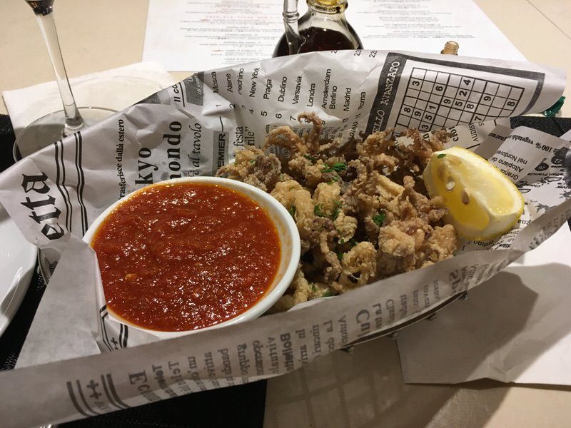 カラマリフリット (calamari fritti) 10ドル