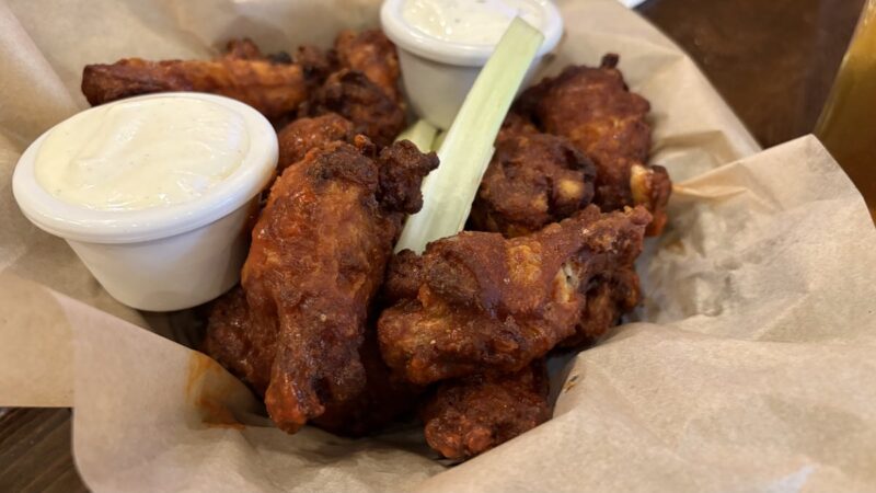 1 lbs. Chicken Wings($15)– バッファロー味