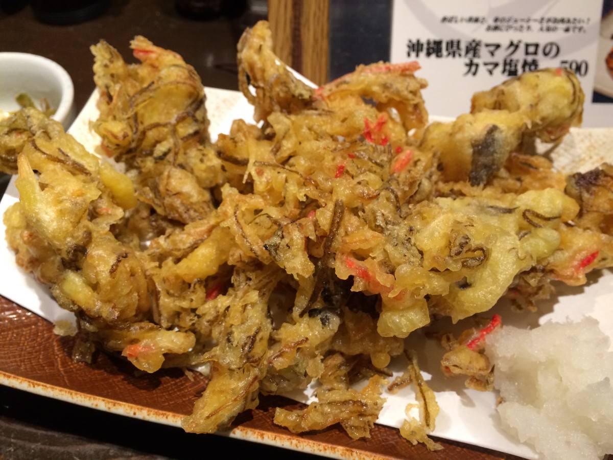 ボリューム満点のもずくと島らっきょうのサクサク海鮮天ぷら 居 食 酒 ちんまーやー 出不精夫婦が暮らすように旅するブログ